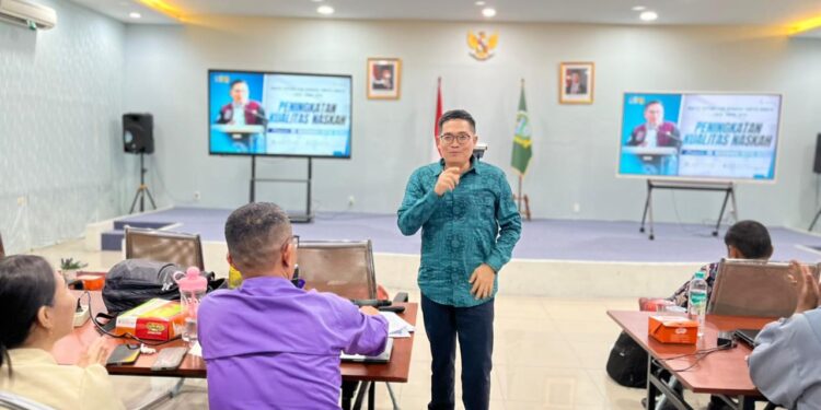 Dosen Prodi Doktor Pendidikan Pascasarjana UMSU Menjadi Narasumber Pelatihan Menulis di Medan